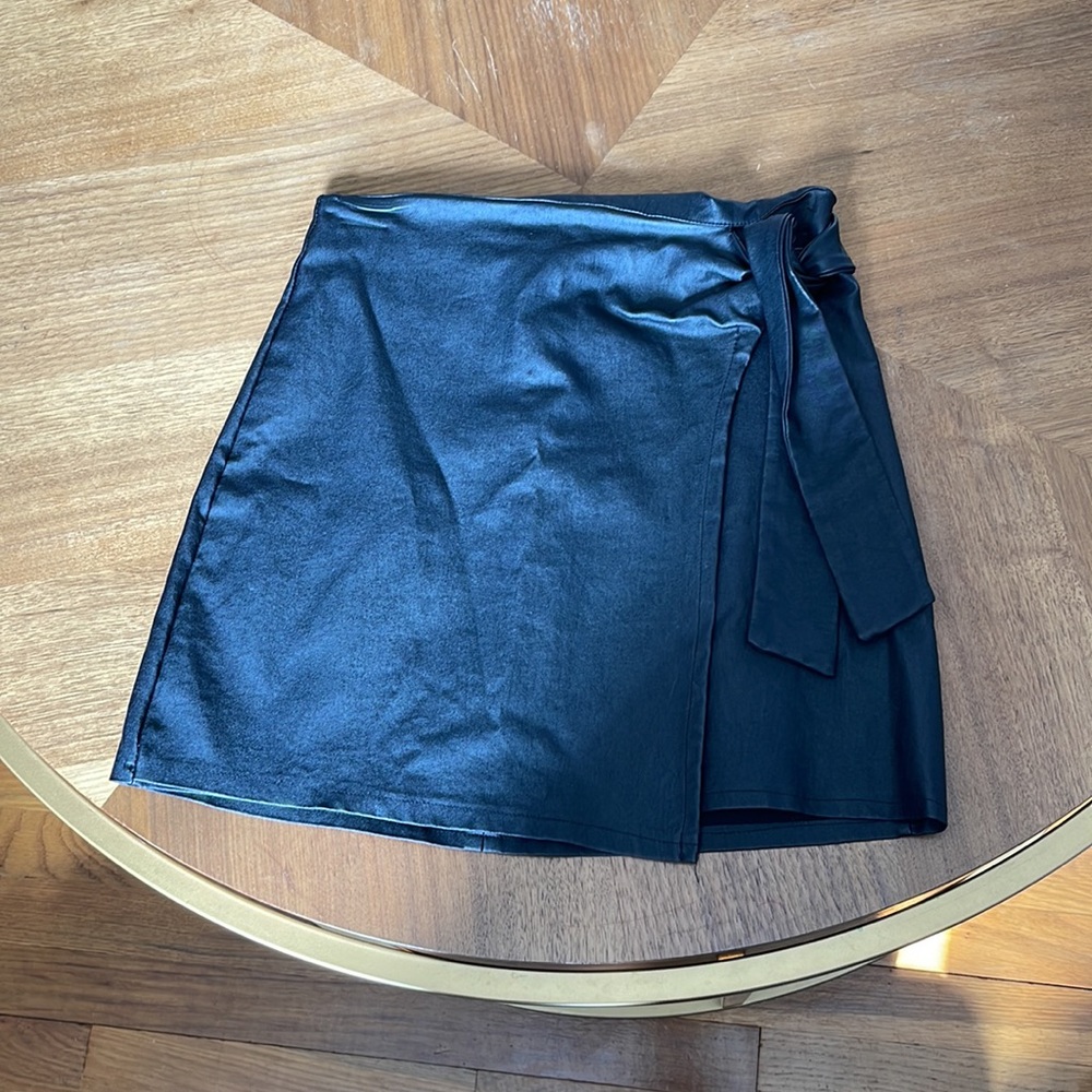 Altered state leather skirt - Picture 3 of 5